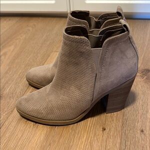 Universal Thread Tan Ankle Booties